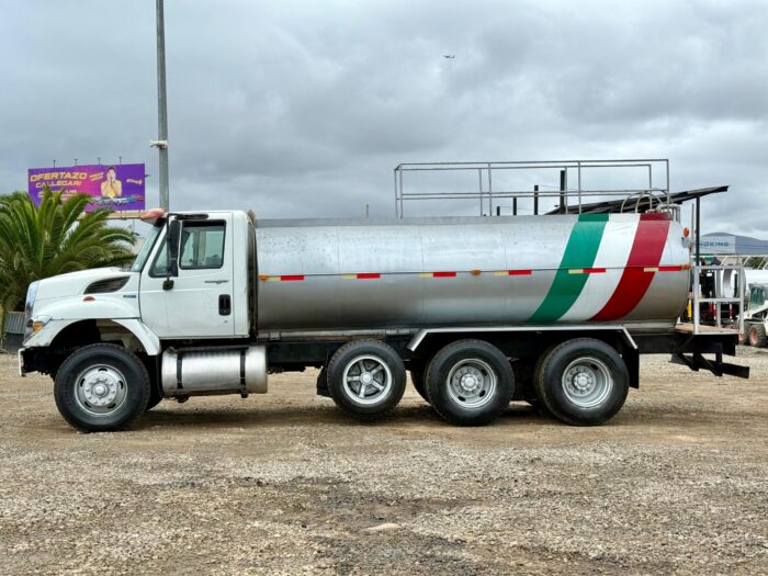 2011 Camión International Workstar 7400 con Estanque Aljibe de 15.000 lts - Imagen 8