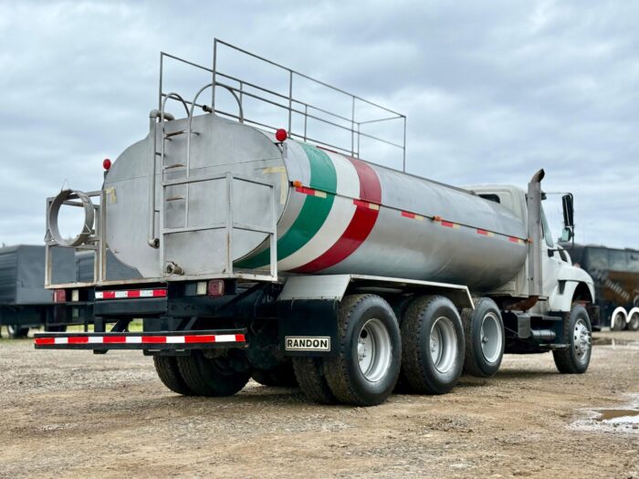 2011 Camión International Workstar 7400 con Estanque Aljibe de 15.000 lts - Imagen 2