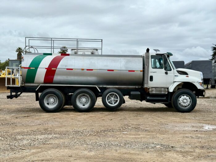 2011 Camión International Workstar 7400 con Estanque Aljibe de 15.000 lts - Imagen 3