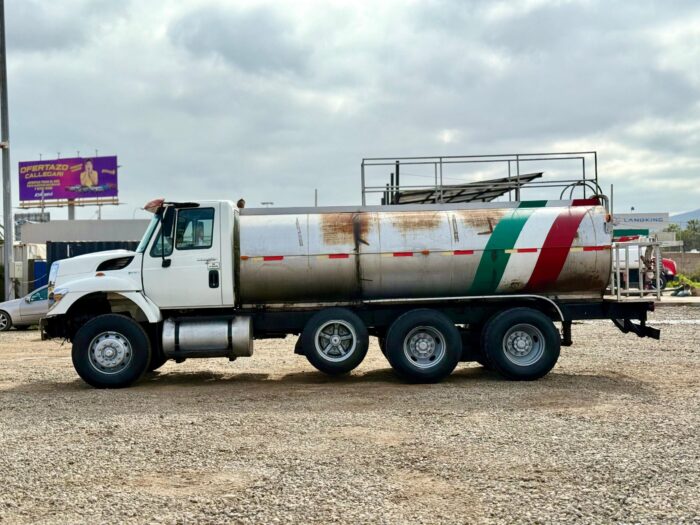 2010 Camión International Workstar 7400 con Estanque Aljibe de 15.000 lts - Imagen 8