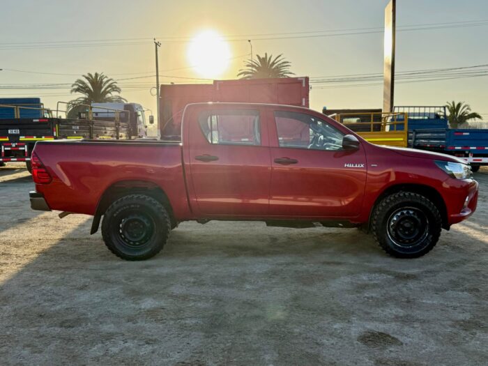 2023 Camioneta Toyota Hilux DX 4x4 Doble Cabina – Impecable estado - Imagen 4