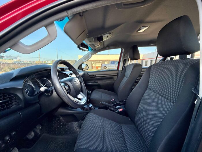 2023 Camioneta Toyota Hilux DX 4x4 Doble Cabina – Impecable estado - Imagen 10