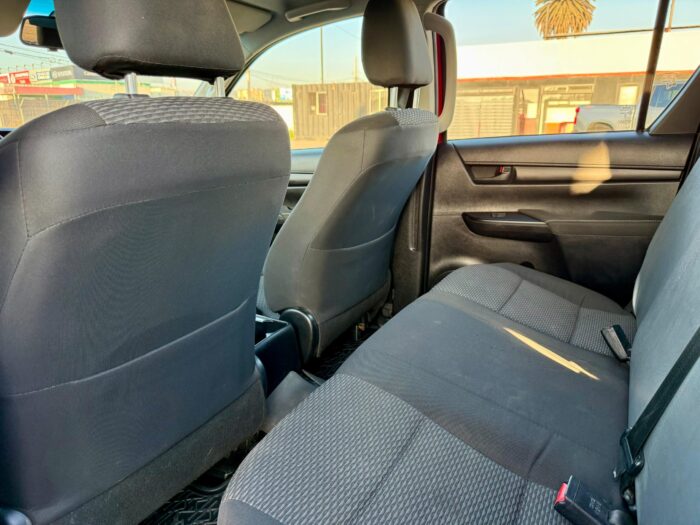 2023 Camioneta Toyota Hilux DX 4x4 Doble Cabina – Impecable estado - Imagen 12