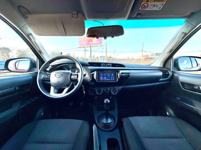 2023 Camioneta Toyota Hilux DX 4x4 Doble Cabina – Impecable estado - Imagen 14