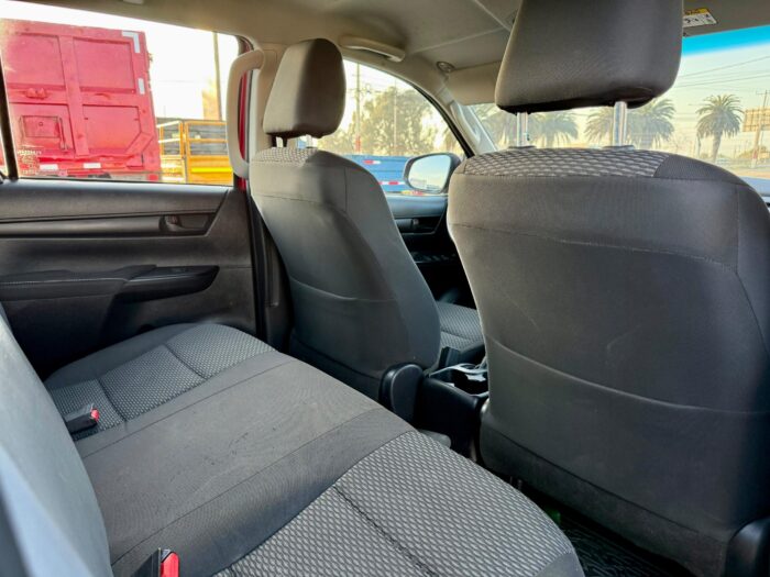 2023 Camioneta Toyota Hilux DX 4x4 Doble Cabina – Impecable estado - Imagen 17