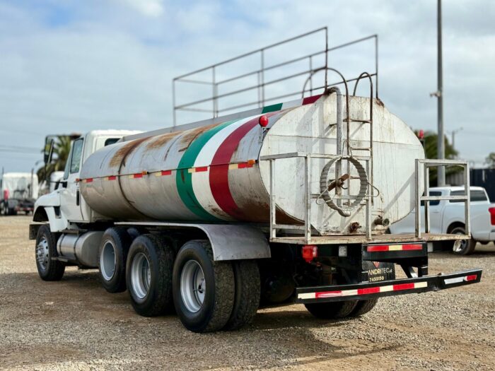2010 Camión International Workstar 7400 con Estanque Aljibe de 15.000 lts - Imagen 7