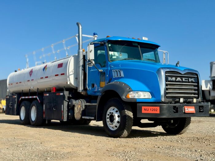 2018 Camión Mack GU813 Granite Estanque Combustible 18.000 lts - Imagen 2