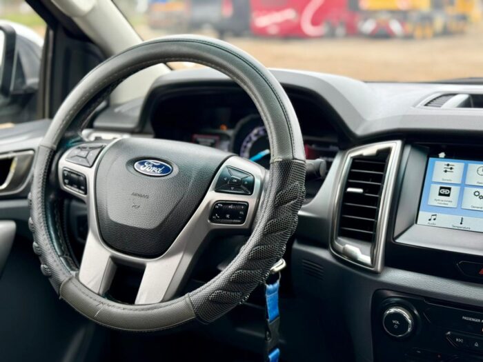 2020 Camioneta Ford Ranger XLT 3.2 4x4 – Doble Cabina - Imagen 12
