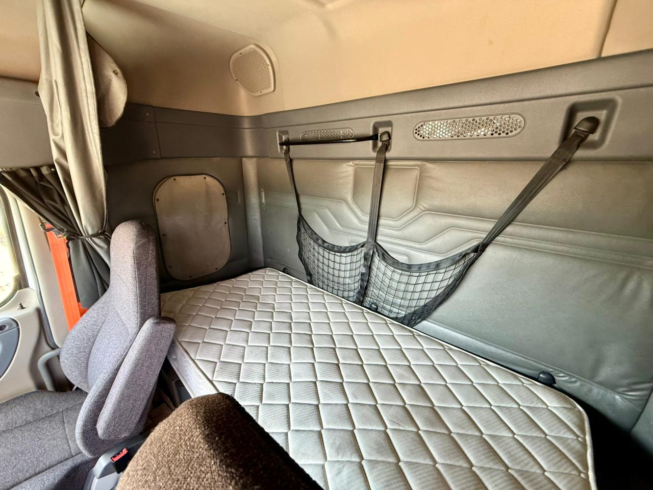 2016 Tractocamión Freightliner Cascadia Evolution 125SLP con Kit Hidráulico - Imagen 18