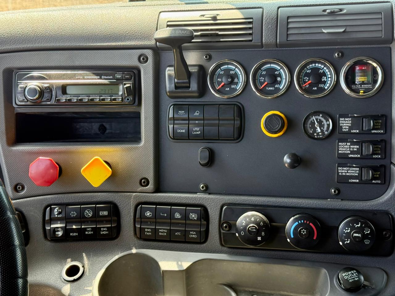 2016 Tractocamión Freightliner Cascadia Evolution 125SLP con Kit Hidráulico - Imagen 16