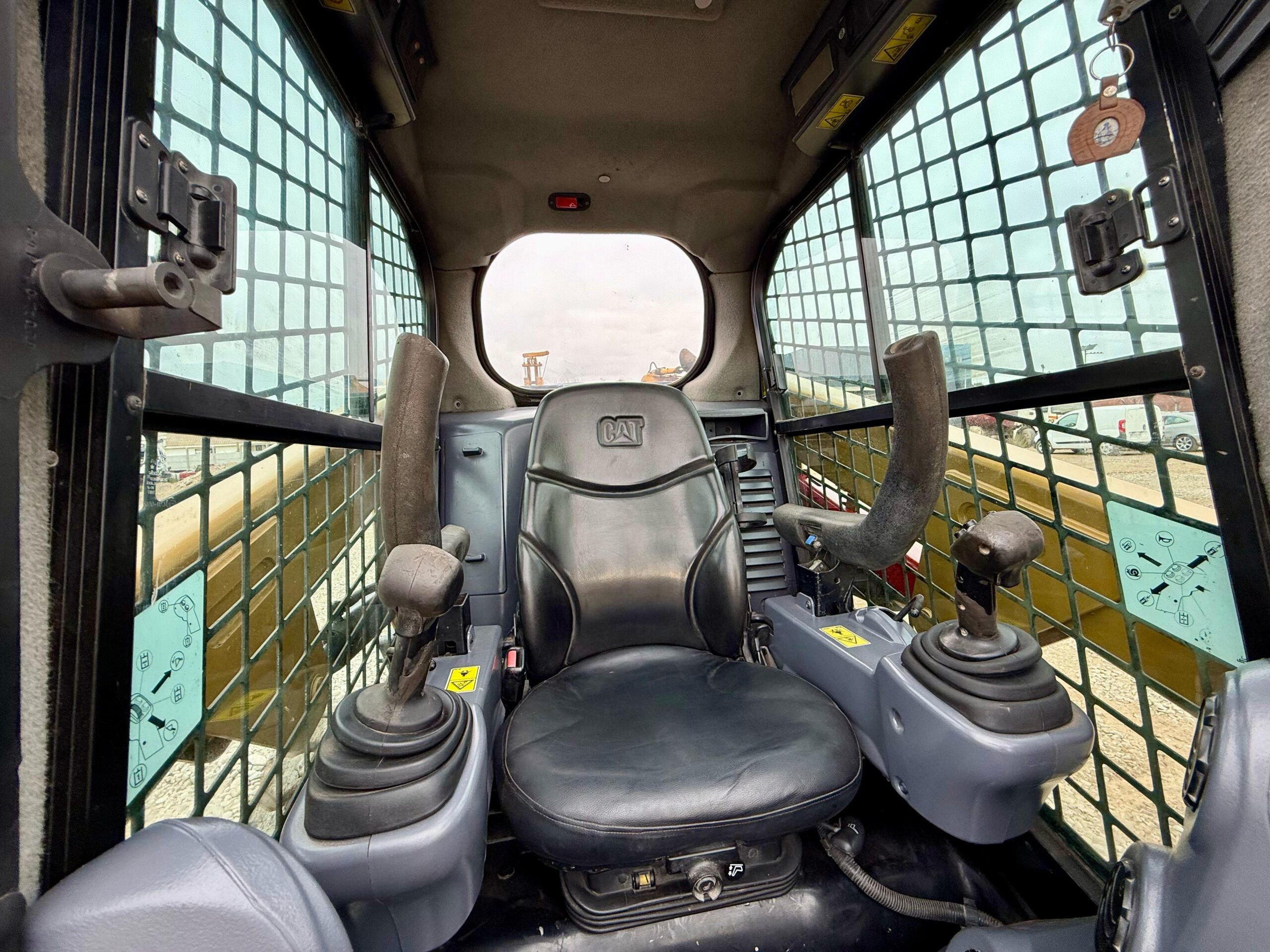 2016 Minicargador Caterpillar 246D – Operativo - Imagen 12