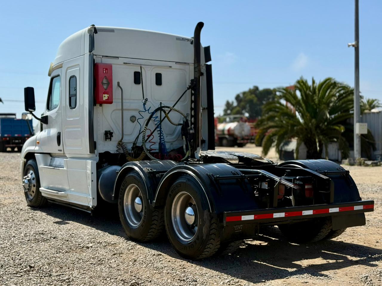 2016 Tractocamión Freightliner Cascadia Evolution 125SLP con Kit Hidráulico - Imagen 6