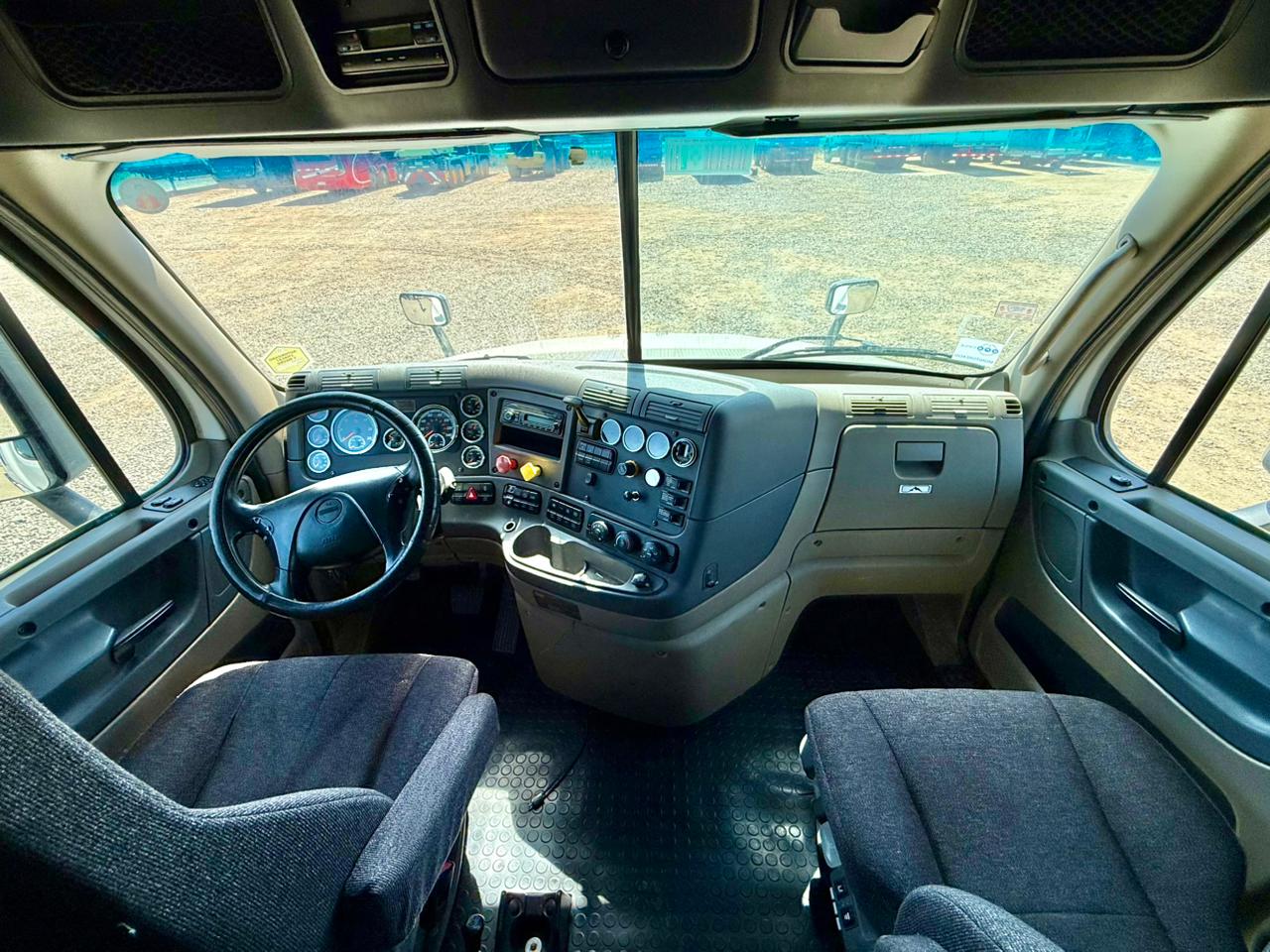 2016 Tractocamión Freightliner Cascadia Evolution 125SLP con Kit Hidráulico - Imagen 19