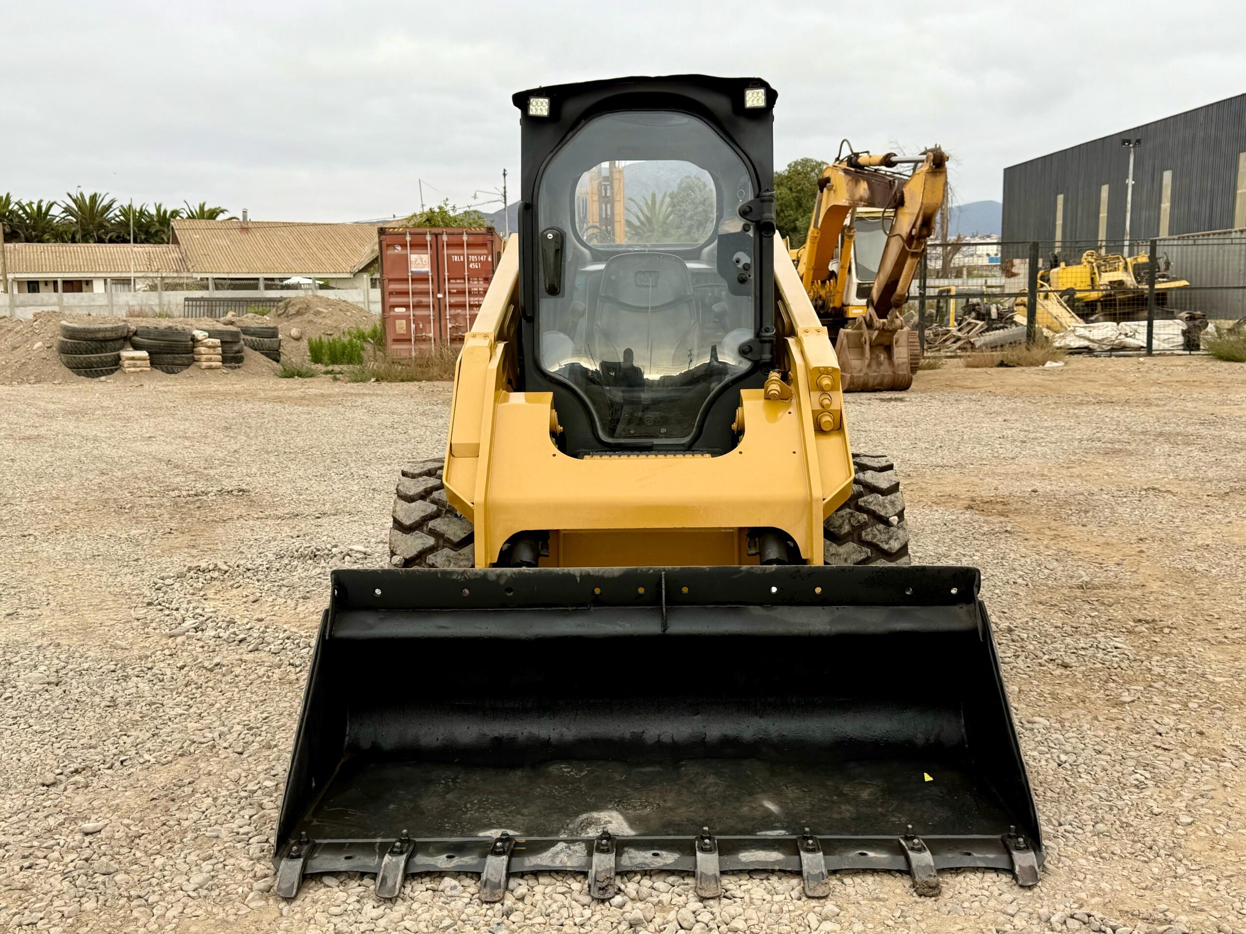 2016 Minicargador Caterpillar 246D – Operativo - Imagen 9