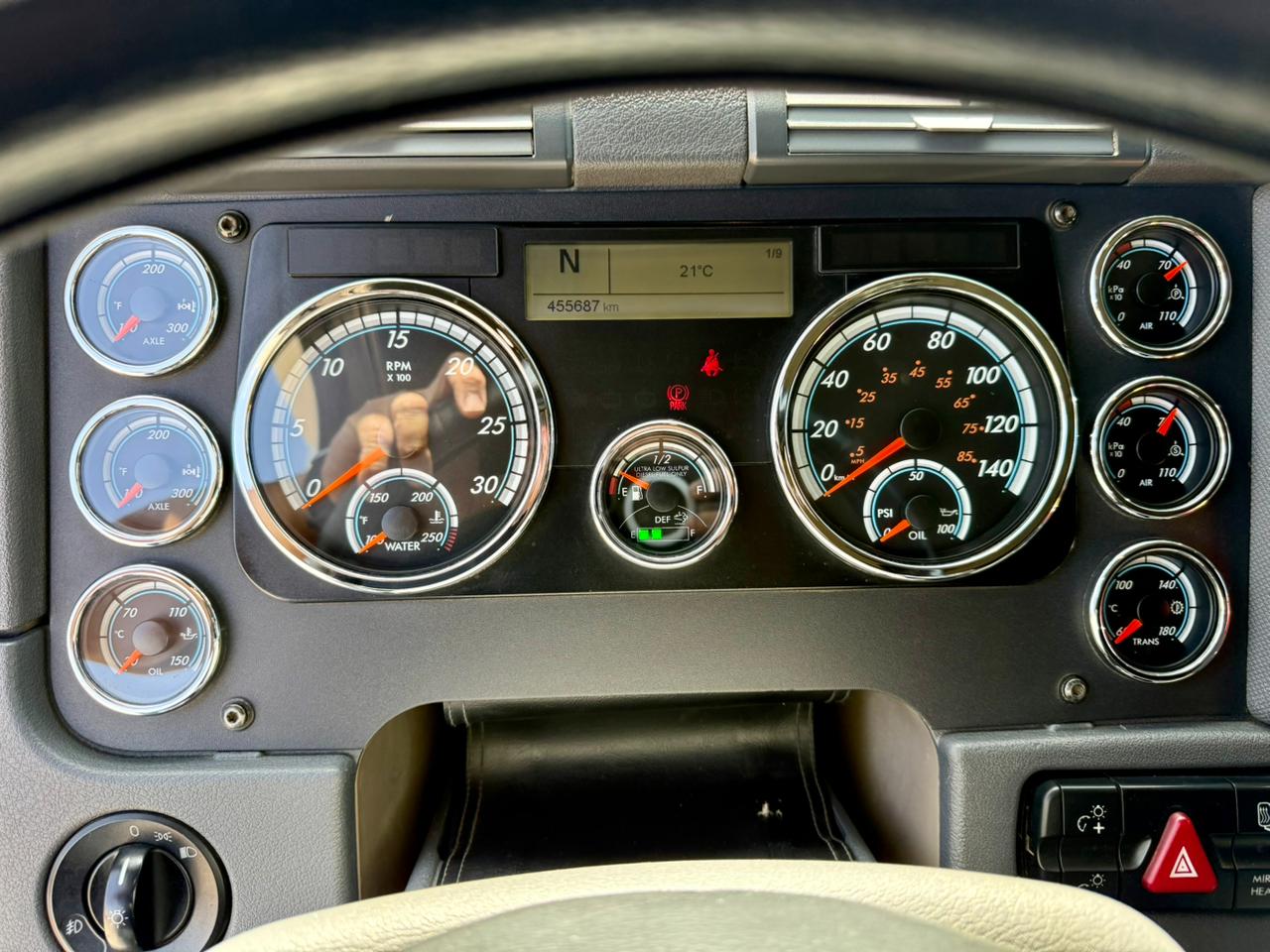 2016 Tractocamión Freightliner Cascadia Evolution 125SLP con Kit Hidráulico - Imagen 17