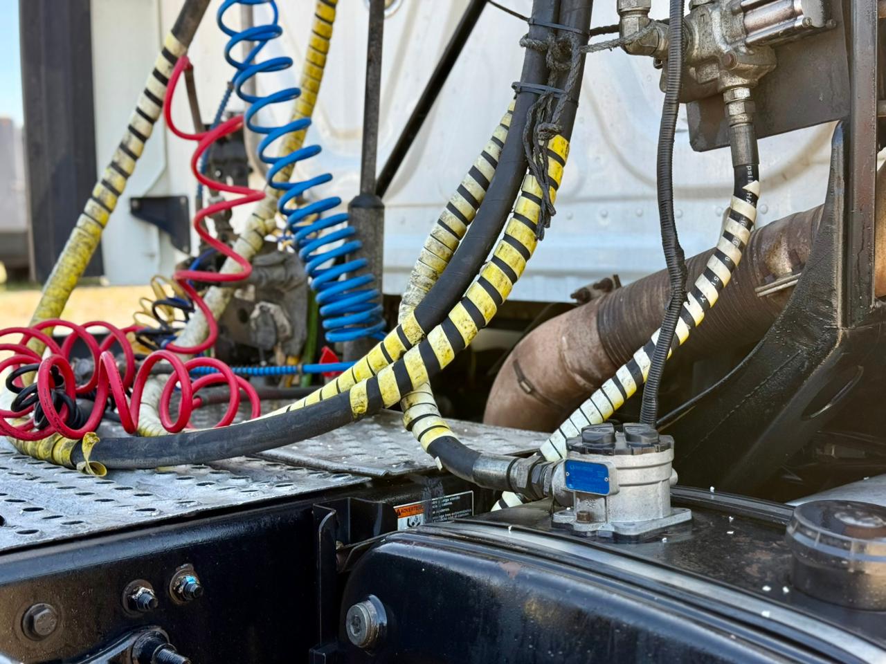 2016 Tractocamión Freightliner Cascadia Evolution 125SLP con Kit Hidráulico - Imagen 10