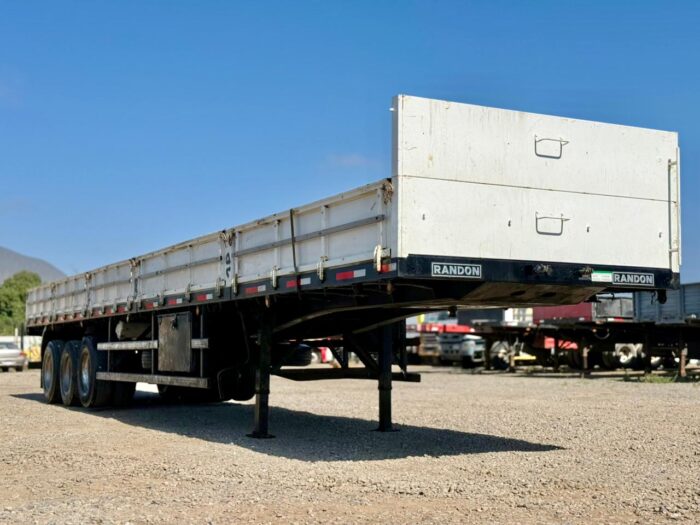 2019 Semirremolque Randon Rampla Plana 13.5 m con barandas y piñas - Imagen 4