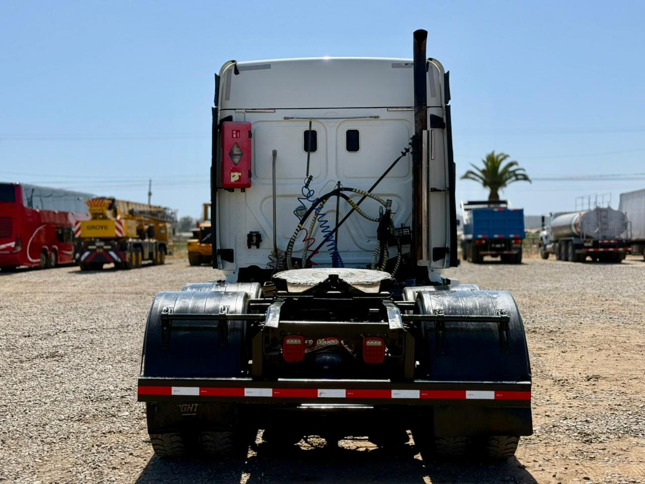 2016 Tractocamión Freightliner Cascadia Evolution 125SLP con Kit Hidráulico - Imagen 5