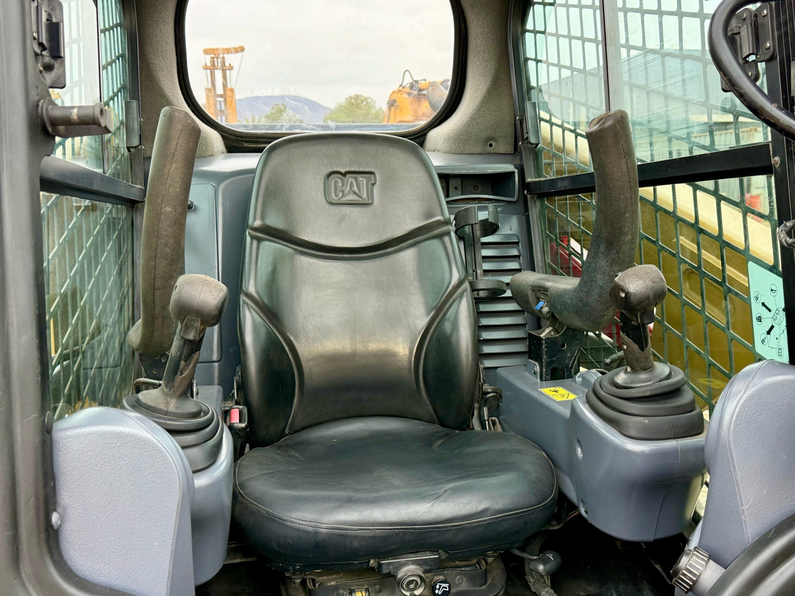 2016 Minicargador Caterpillar 246D – Operativo - Imagen 8