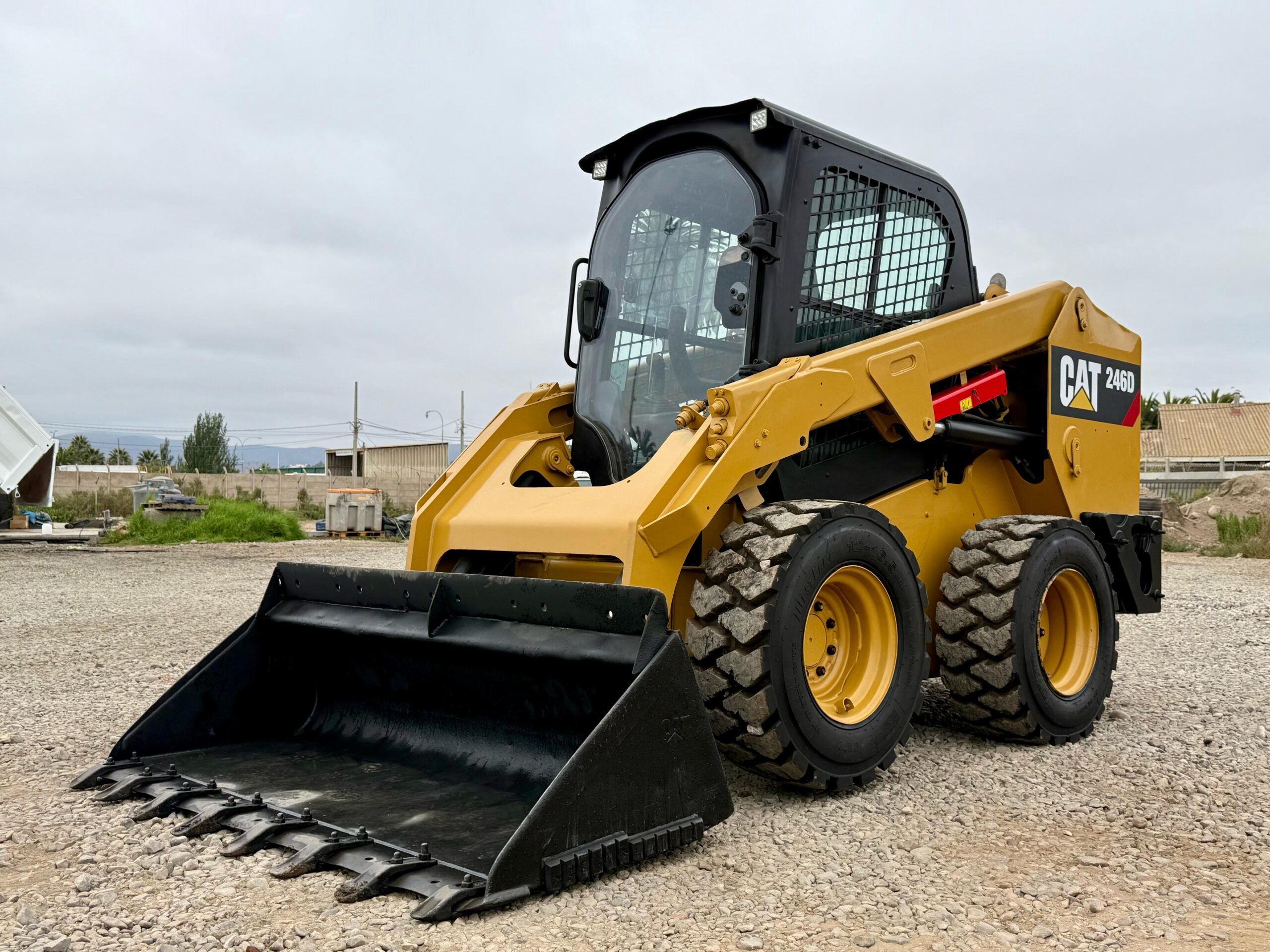 2016 Minicargador Caterpillar 246D – Operativo - Imagen 7