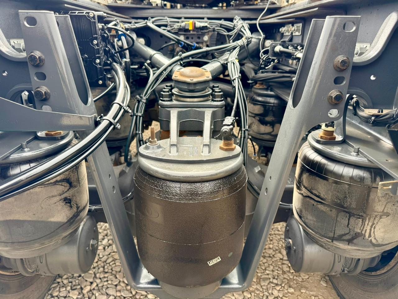 2022 Tractocamion Volvo FMX 460 - 6x4 Desconectable - SEMINUEVO - Imagen 13