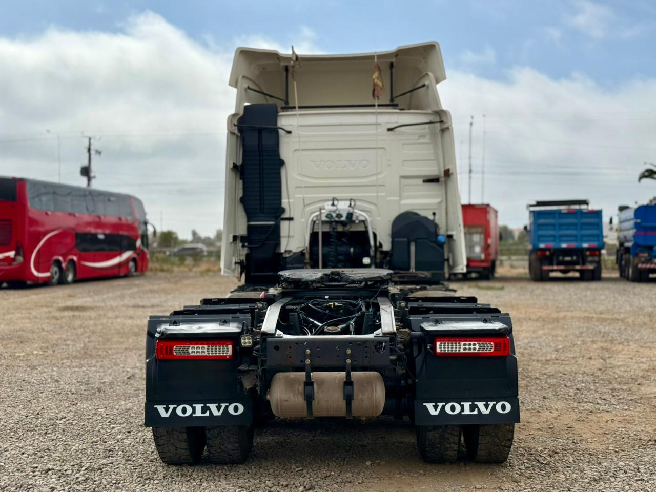 2022 Tractocamion Volvo FMX 460 - 6x4 Desconectable - SEMINUEVO - Imagen 5