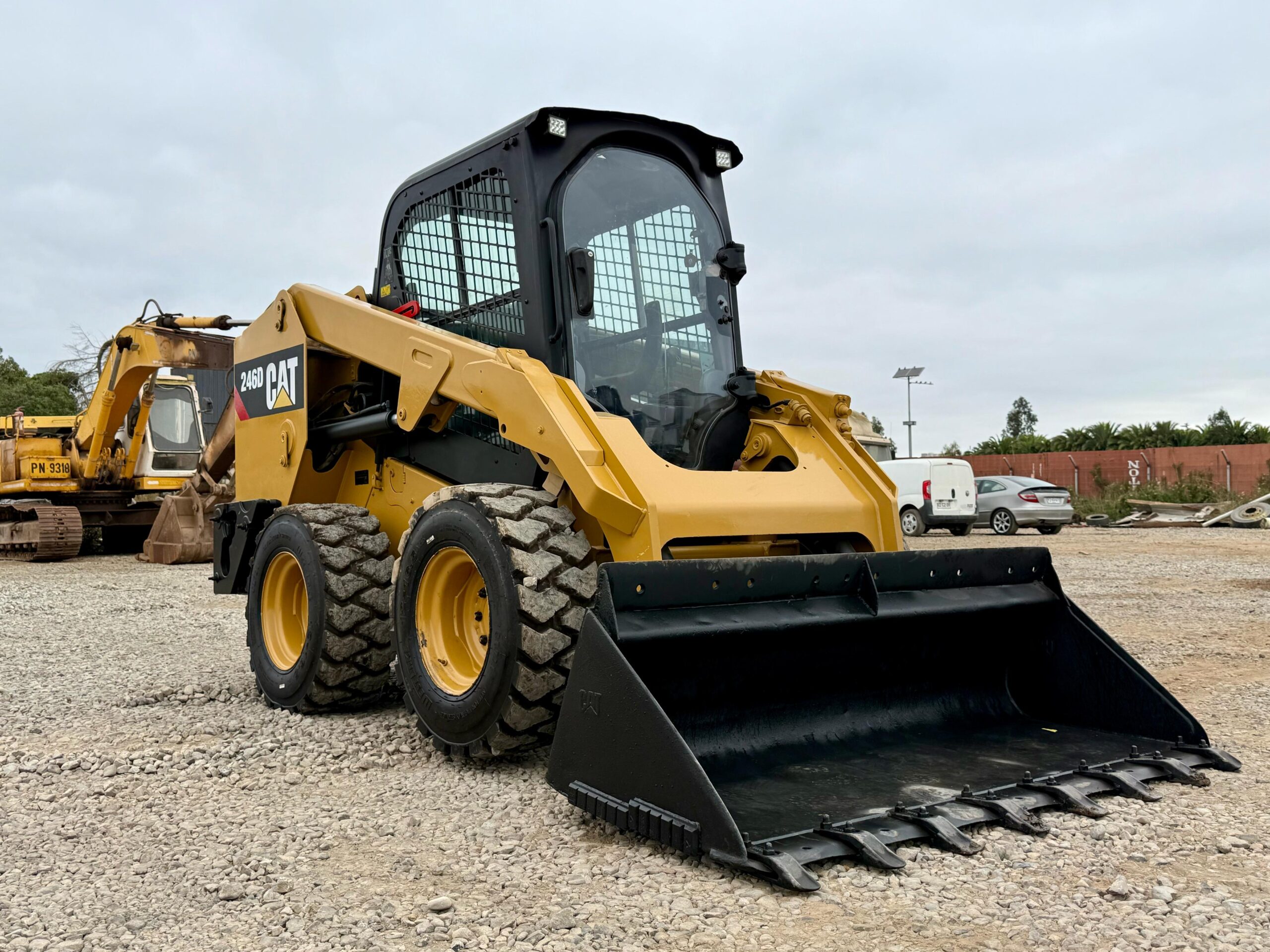 2016 Minicargador Caterpillar 246D – Operativo - Imagen 3