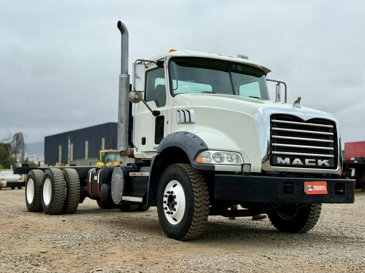 2014 Camión Mack GU813 Granite Chasis Cabinado - Imagen 12