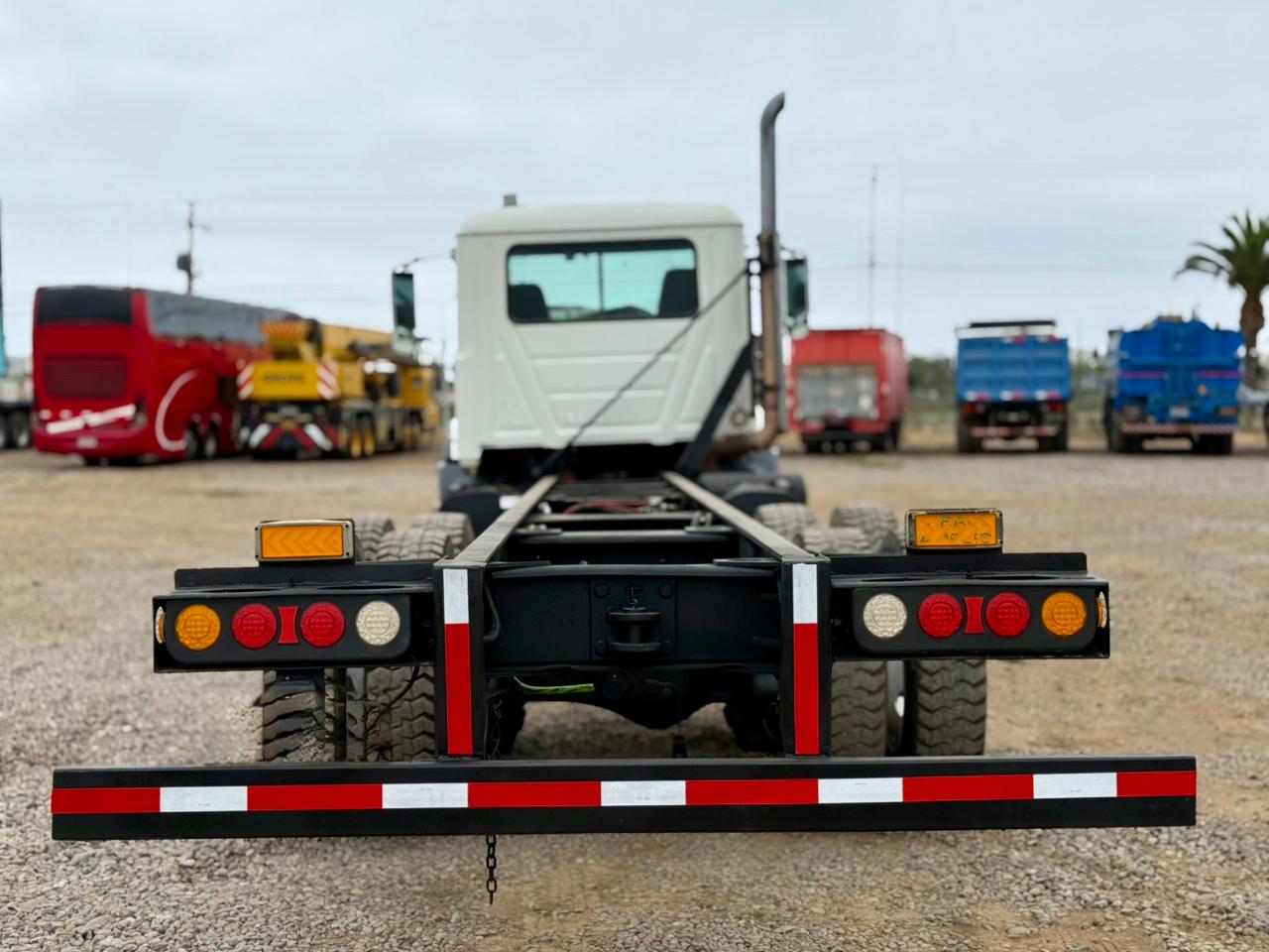 2014 Camión Mack GU813 Granite Chasis Cabinado - Imagen 14