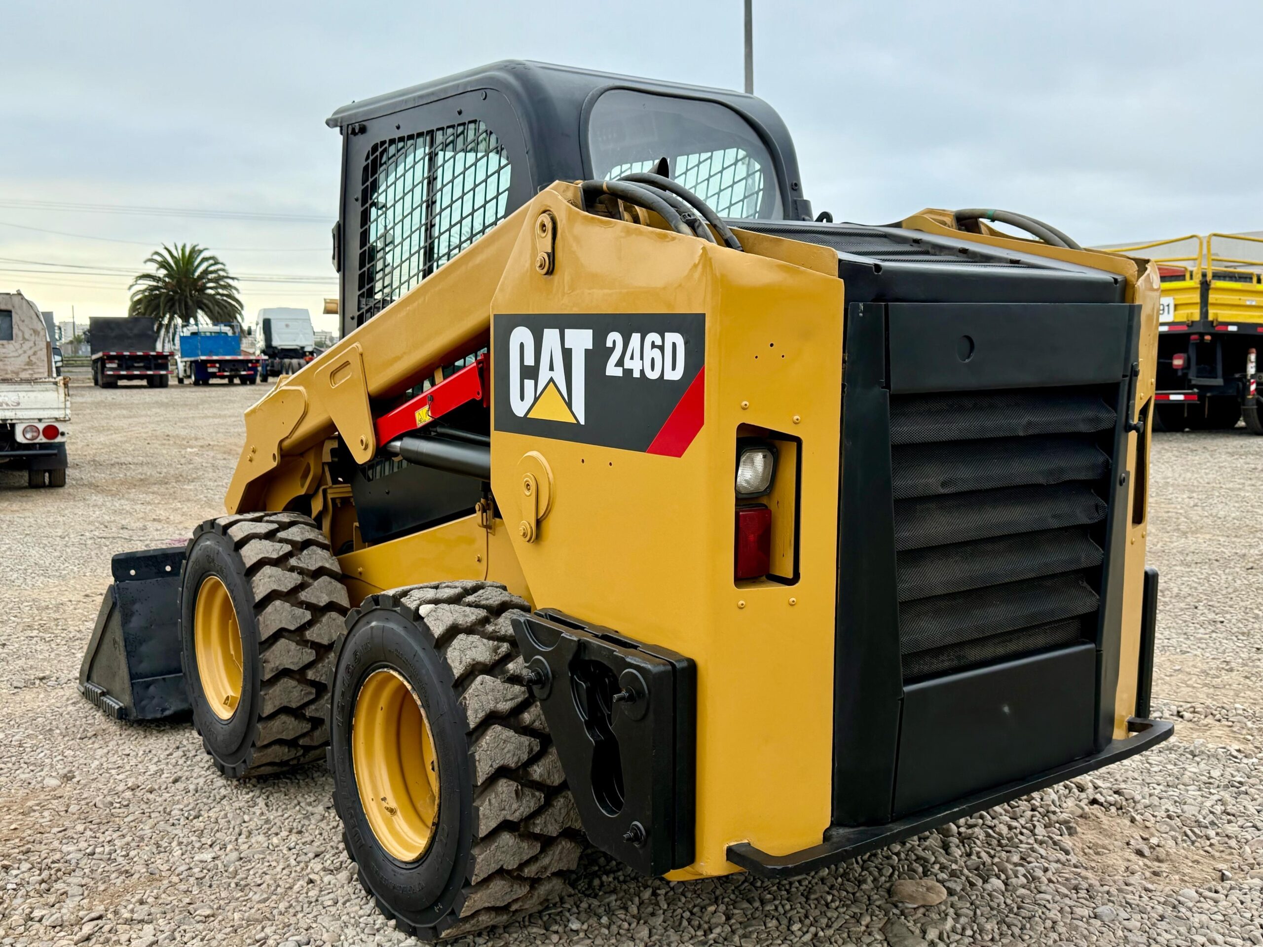 2016 Minicargador Caterpillar 246D – Operativo - Imagen 4