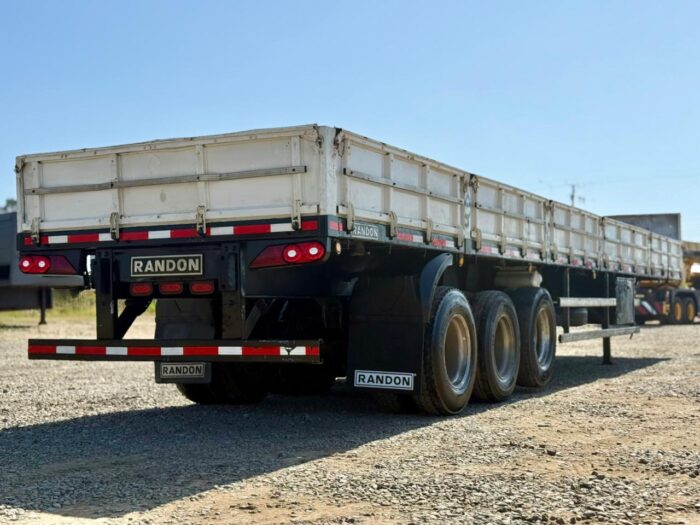 2019 Semirremolque Randon Rampla Plana 13.5 m con barandas y piñas - Imagen 7