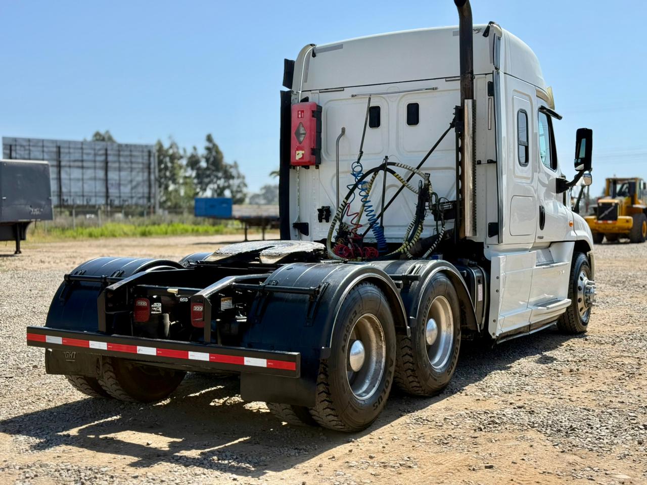 2016 Tractocamión Freightliner Cascadia Evolution 125SLP con Kit Hidráulico - Imagen 3
