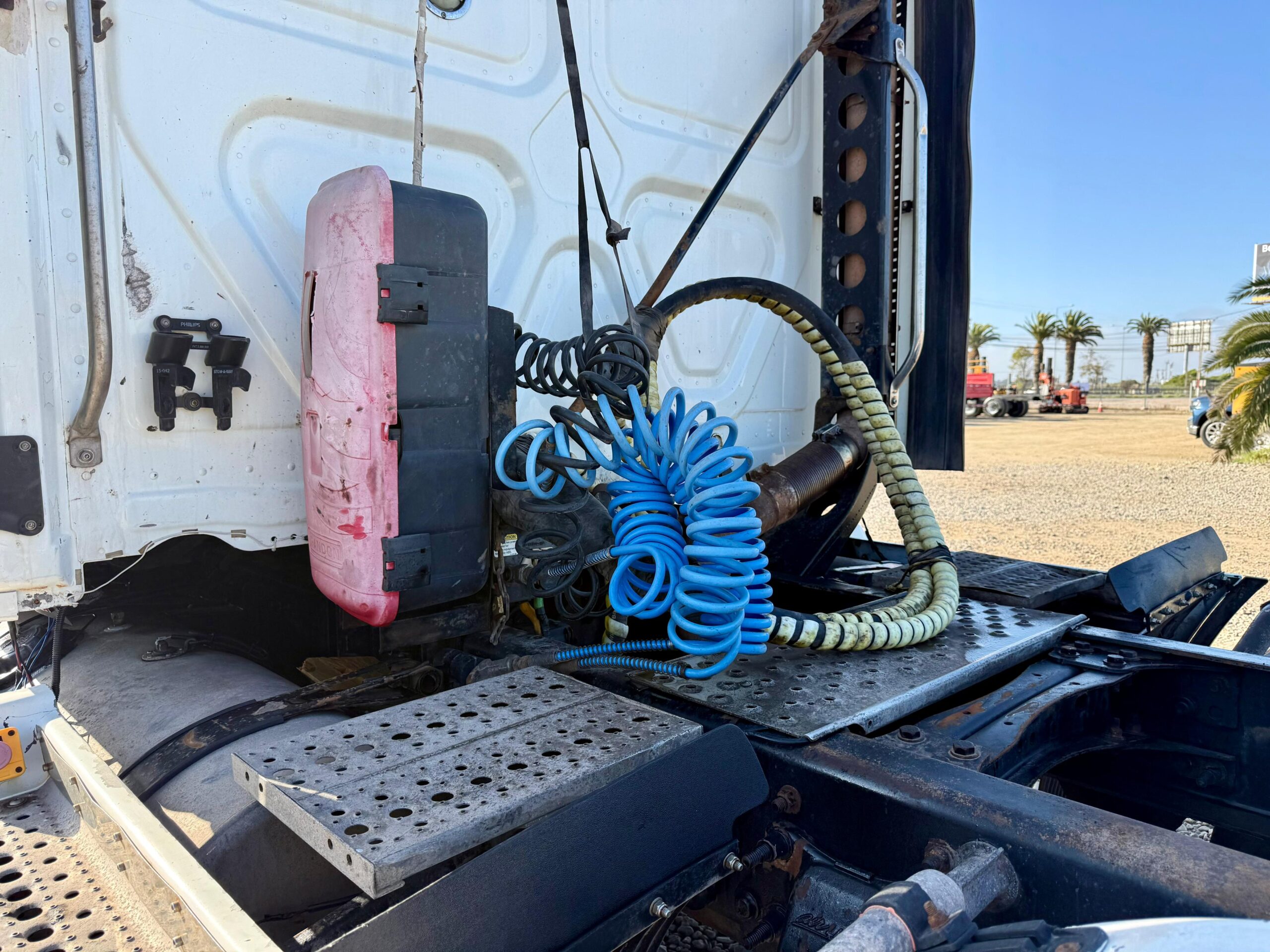 2016 Tractocamion Freightliner Cascadia 125 – con Kit Hidráulico - Imagen 3