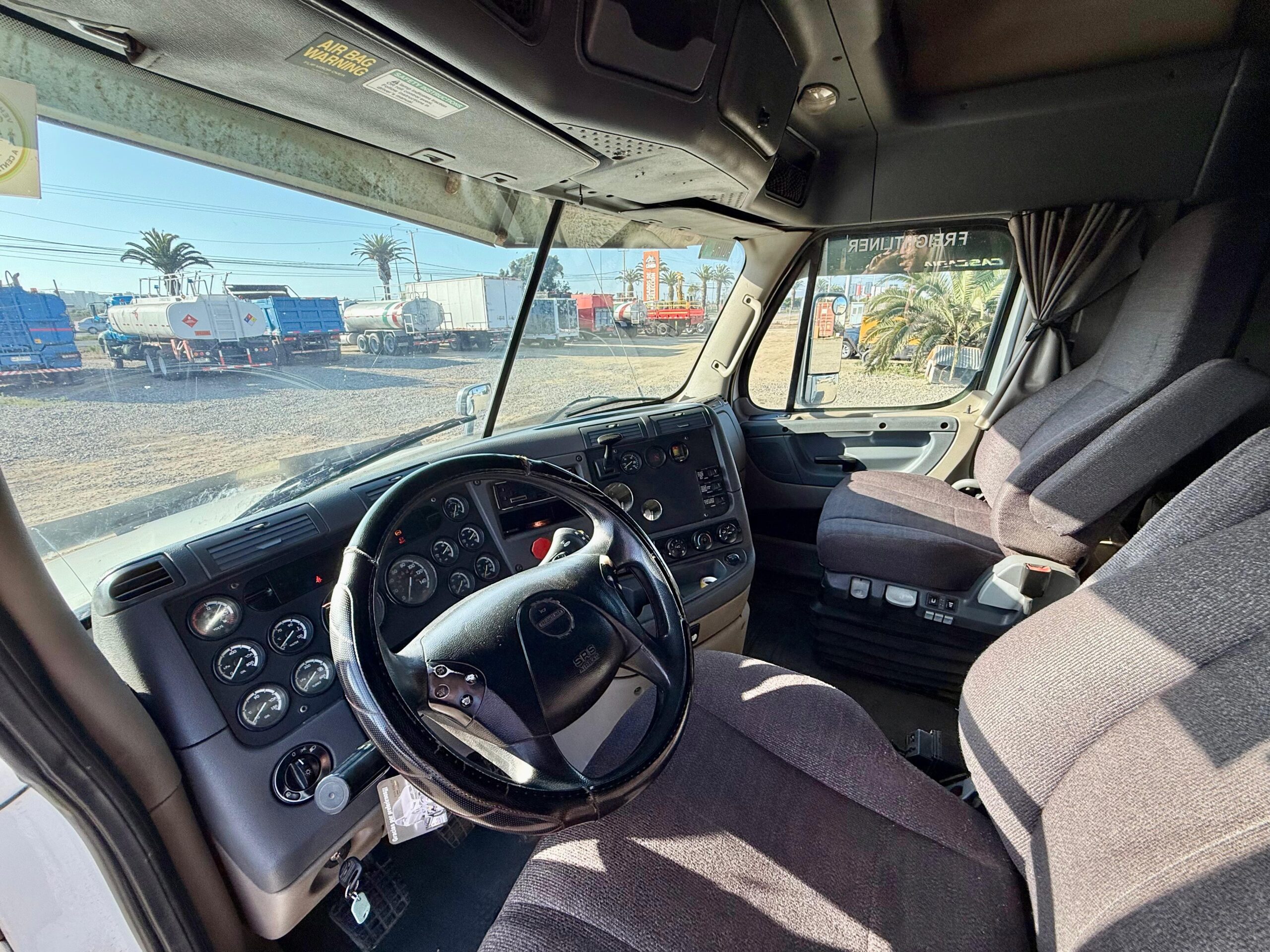 2016 Tractocamion Freightliner Cascadia 125 – con Kit Hidráulico - Imagen 5