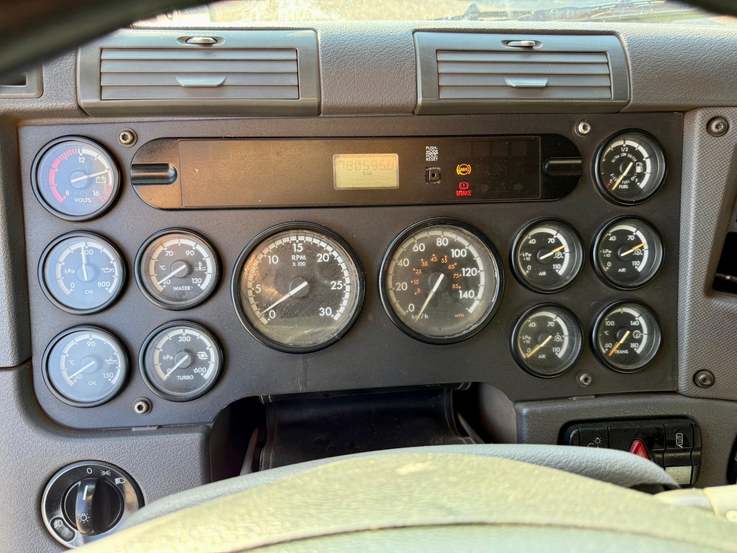 2016 Tractocamion Freightliner Cascadia 125 – con Kit Hidráulico - Imagen 9