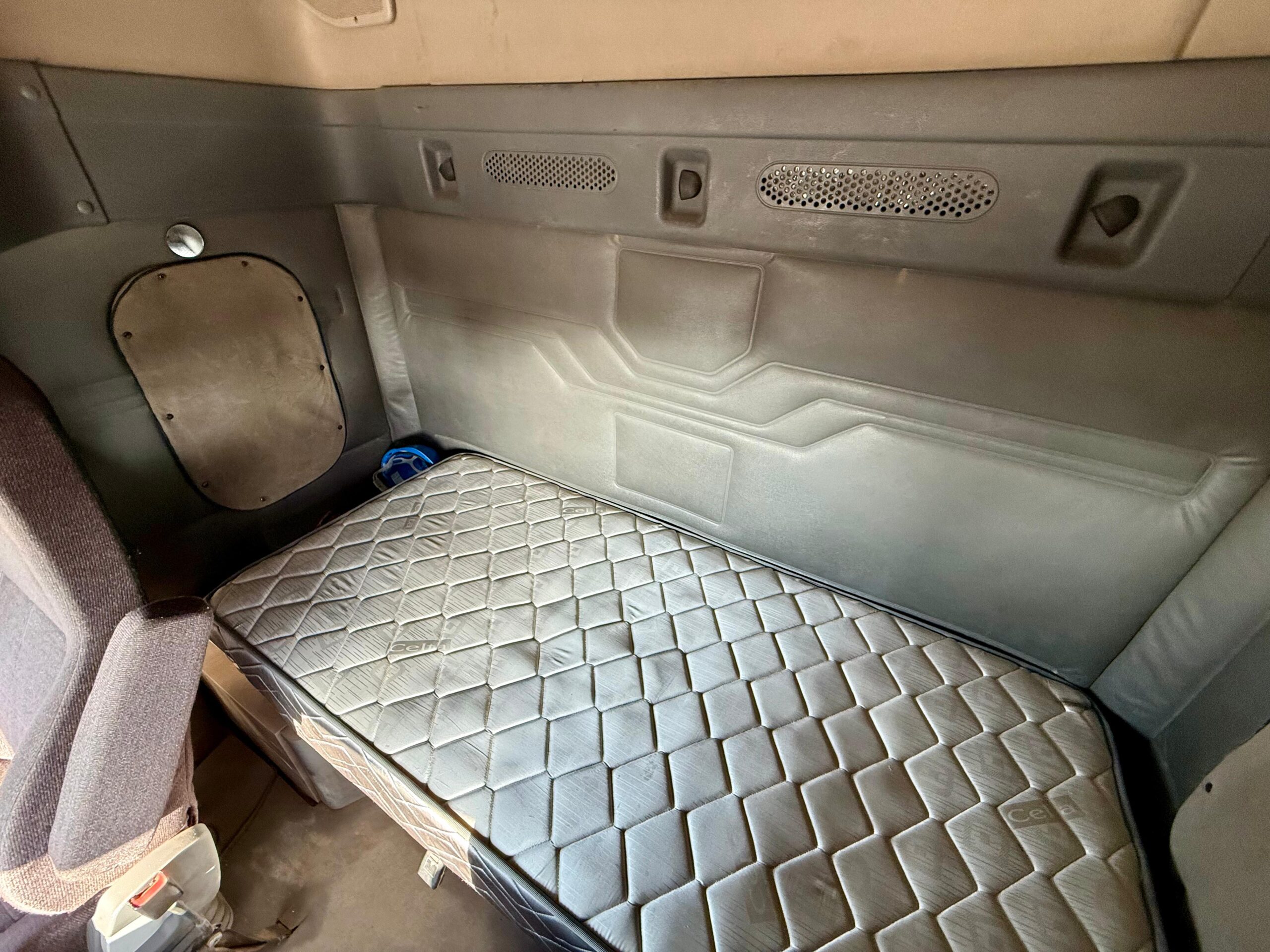 2016 Tractocamion Freightliner Cascadia 125 – con Kit Hidráulico - Imagen 8