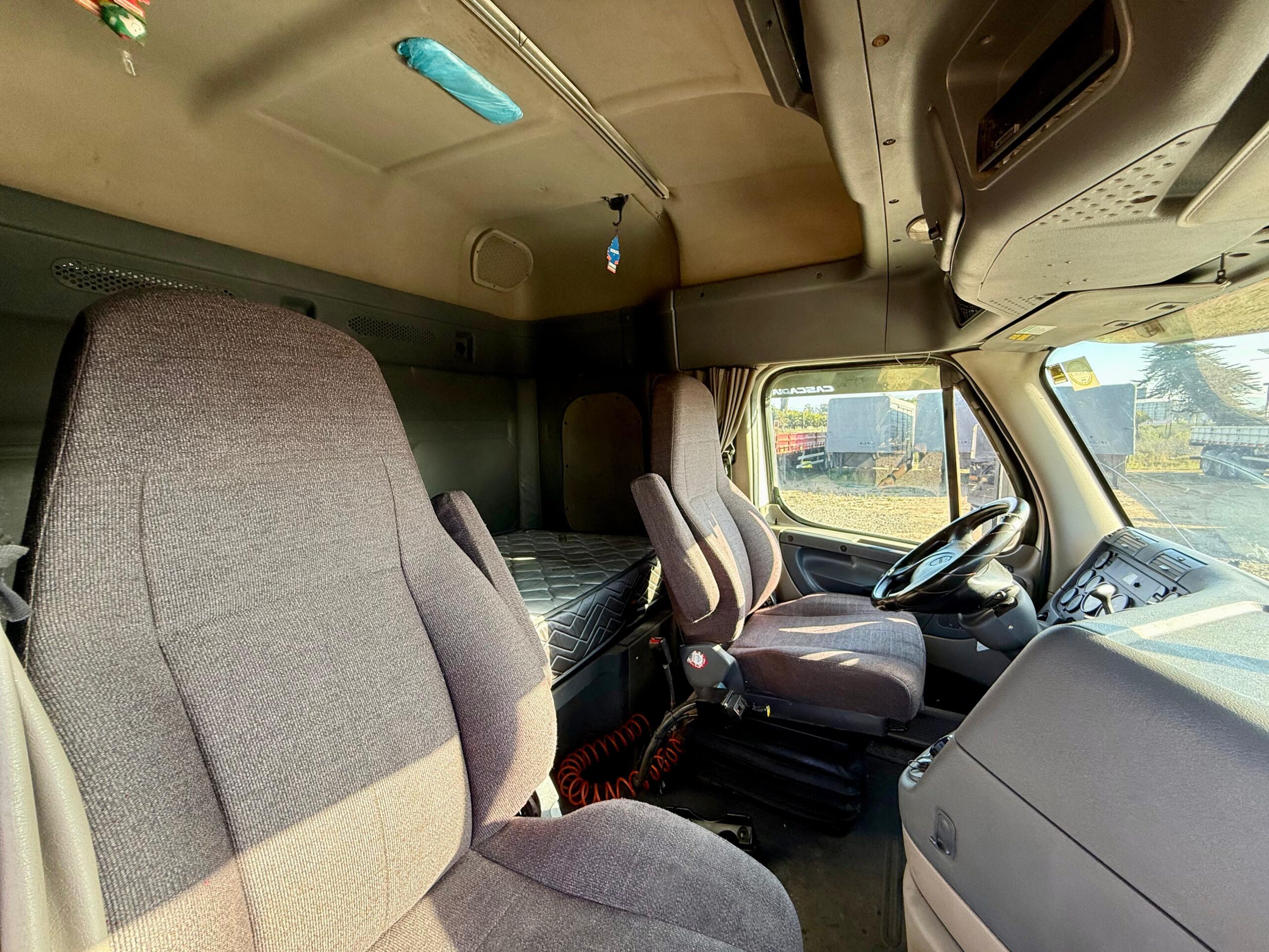 2016 Tractocamion Freightliner Cascadia 125 – con Kit Hidráulico - Imagen 7