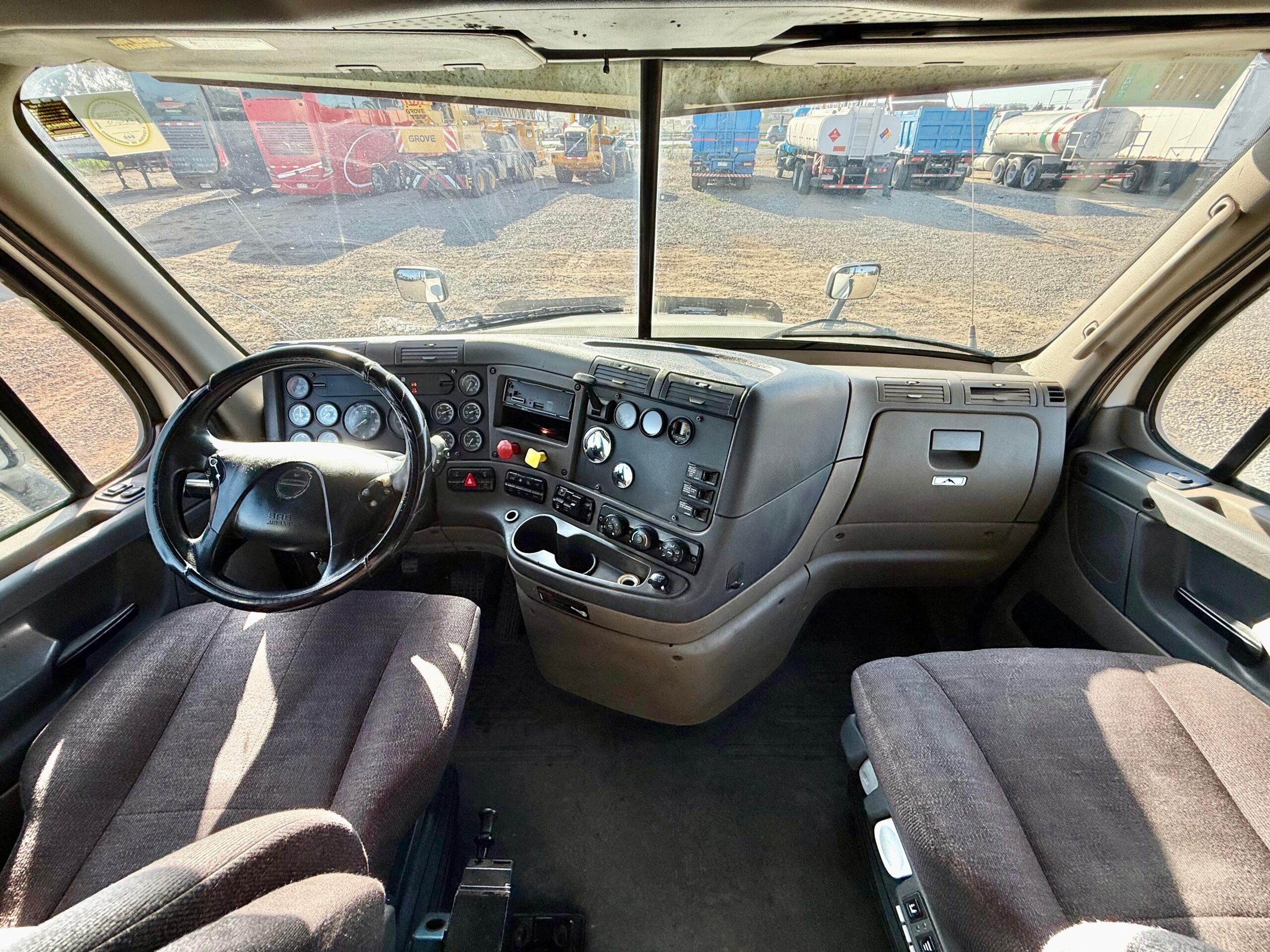 2016 Tractocamion Freightliner Cascadia 125 – con Kit Hidráulico - Imagen 10