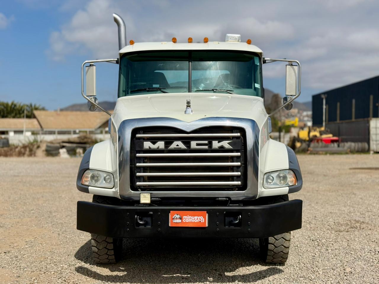 2019 Camión Mack GR64BX Granite Chasis Cabinado – IMPECABLE ESTADO - 56 - Imagen 4