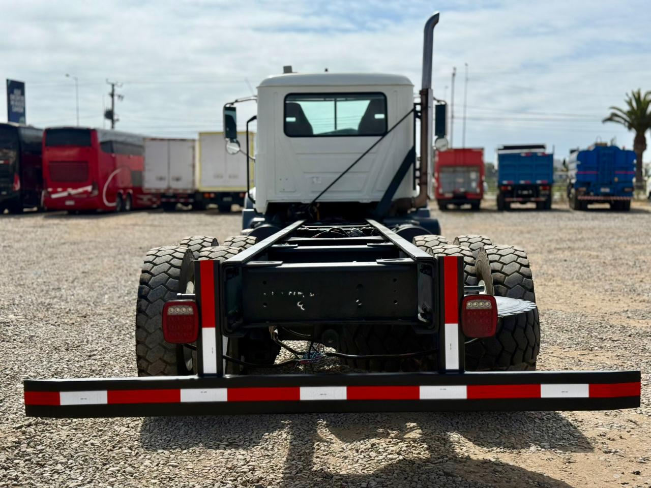 2019 Camión Mack GR64BX Granite Chasis Cabinado – IMPECABLE ESTADO - 56 - Imagen 9