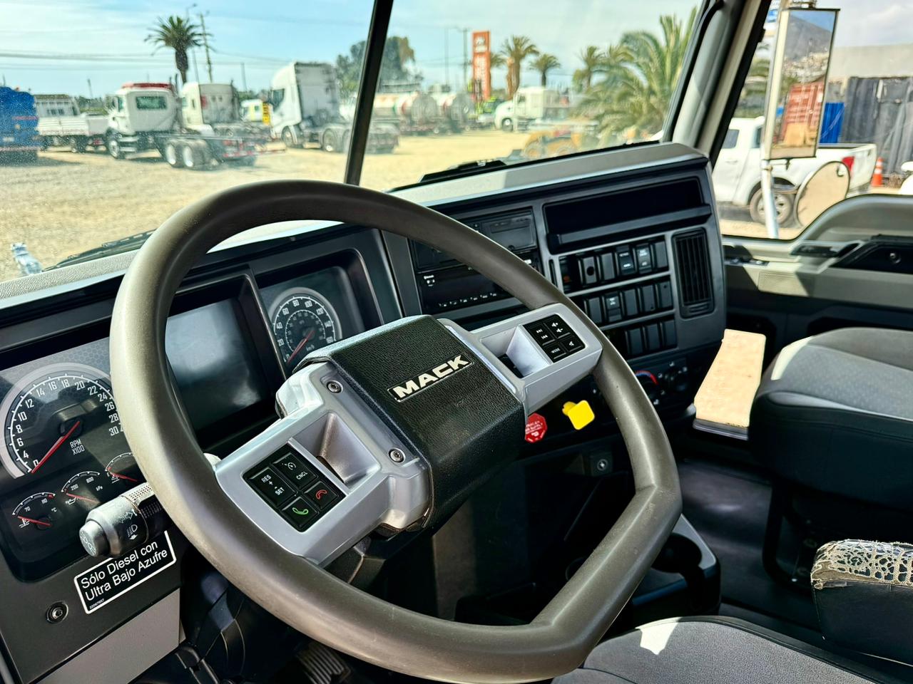 2019 Camión Mack GR64BX Granite Chasis Cabinado – IMPECABLE ESTADO - 56 - Imagen 11