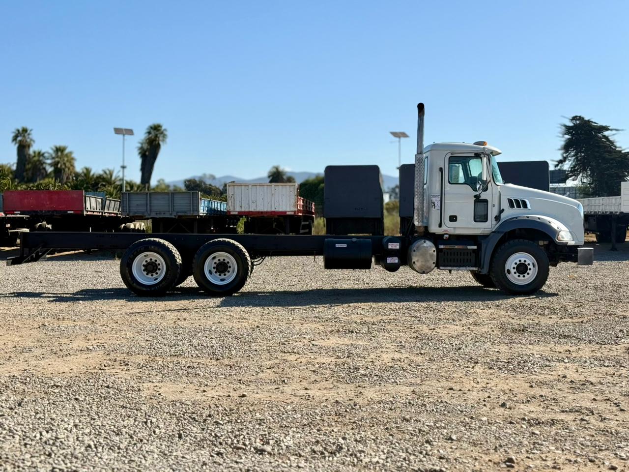 2019 Camión Mack GR64BX Granite Chasis Cabinado – IMPECABLE ESTADO - 76 - Imagen 5