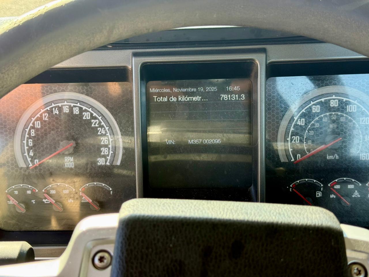 2019 Camión Mack GR64BX Granite Chasis Cabinado – IMPECABLE ESTADO - 76 - Imagen 13