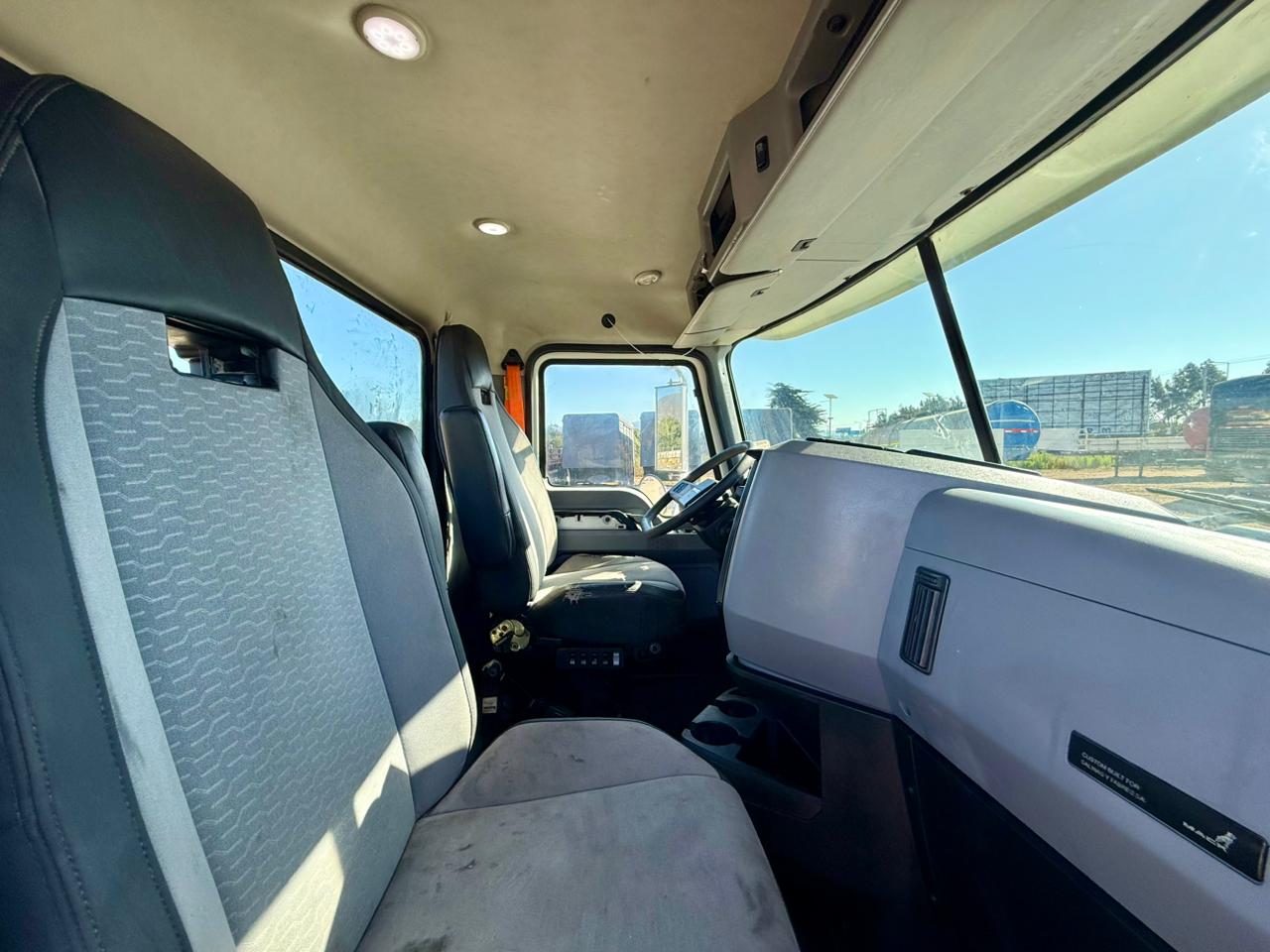 2019 Camión Mack GR64BX Granite Chasis Cabinado – IMPECABLE ESTADO - 76 - Imagen 18