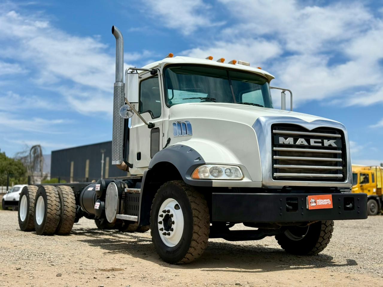 2019 Camión Mack GR64BX Granite Chasis Cabinado - 85 - Imagen 5