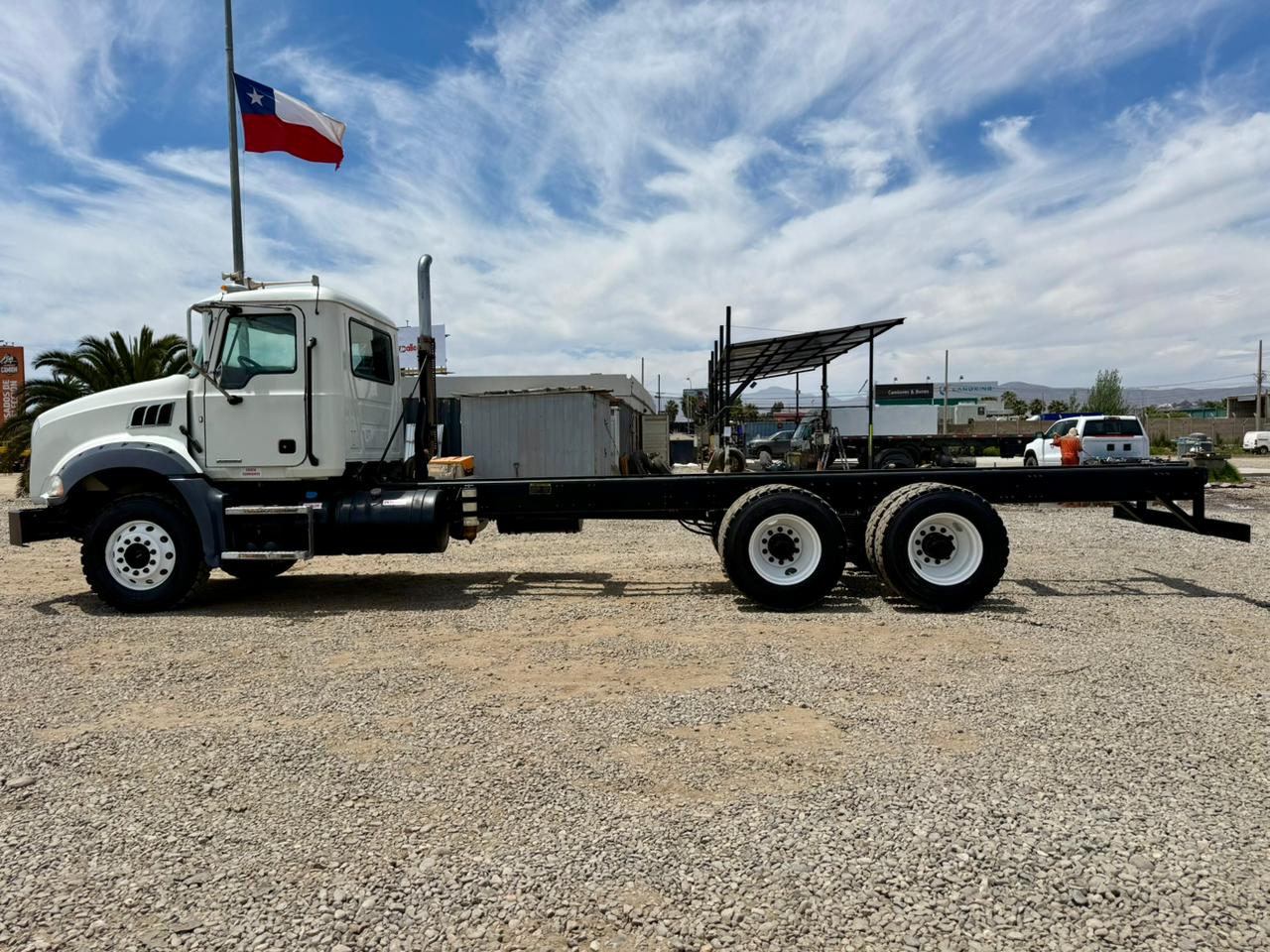 2019 Camión Mack GR64BX Granite Chasis Cabinado - 85 - Imagen 9