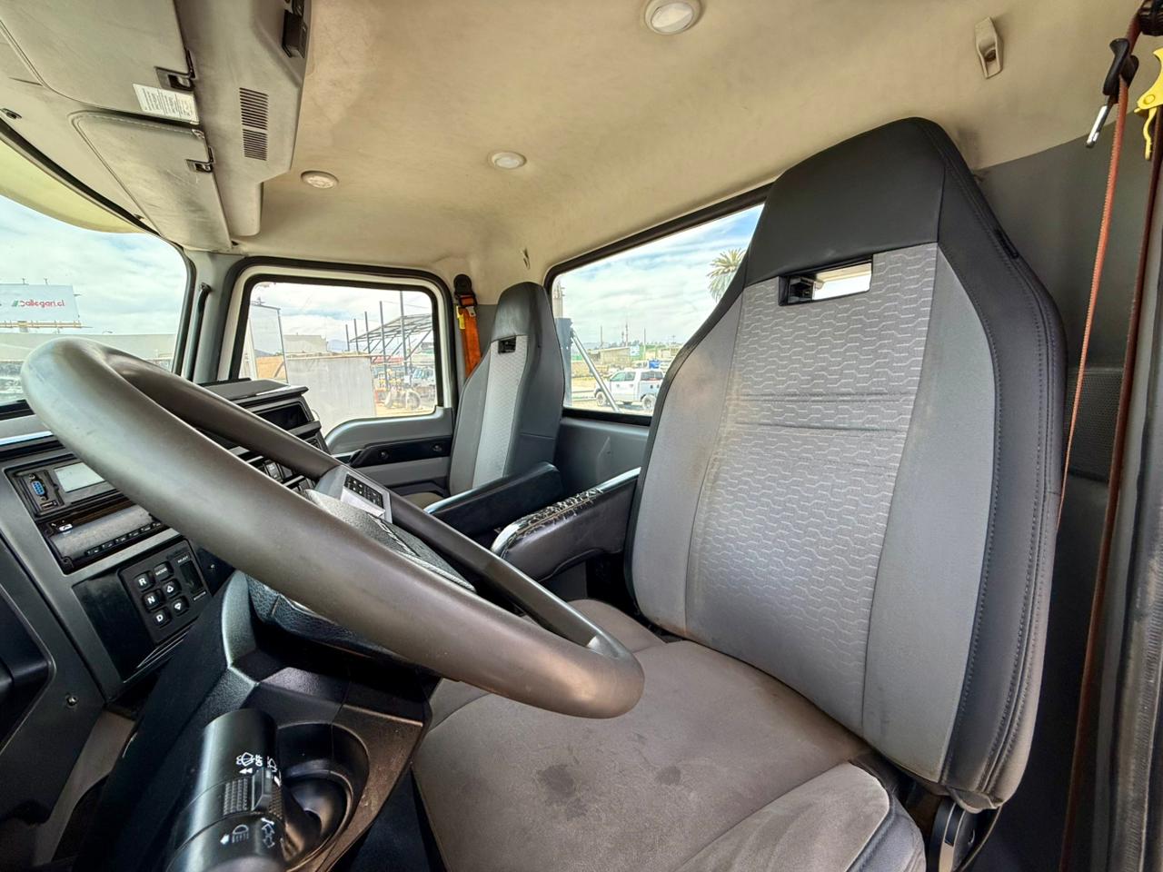 2019 Camión Mack GR64BX Granite Chasis Cabinado - 85 - Imagen 15