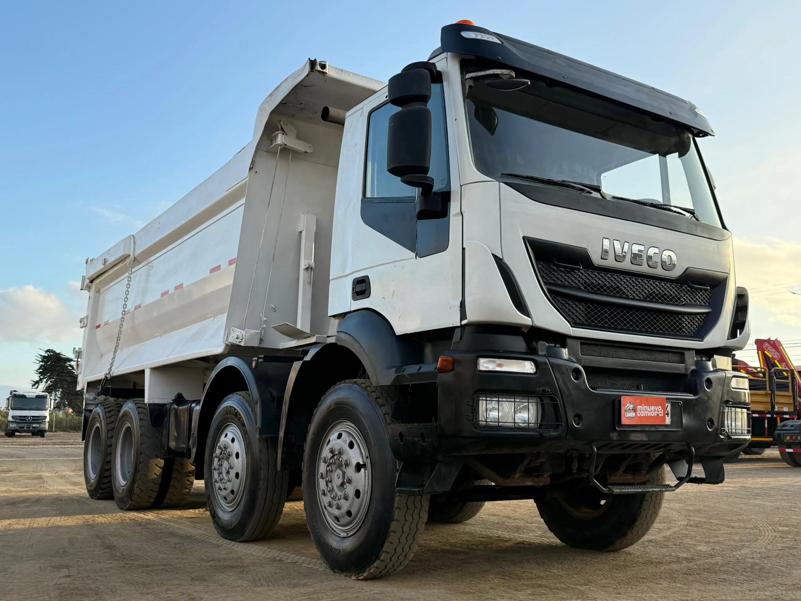 2017 VENTA DE REMATE Camión Iveco Trakker 500 Tolva 20m3 8x4 - Automático - Imagen 5
