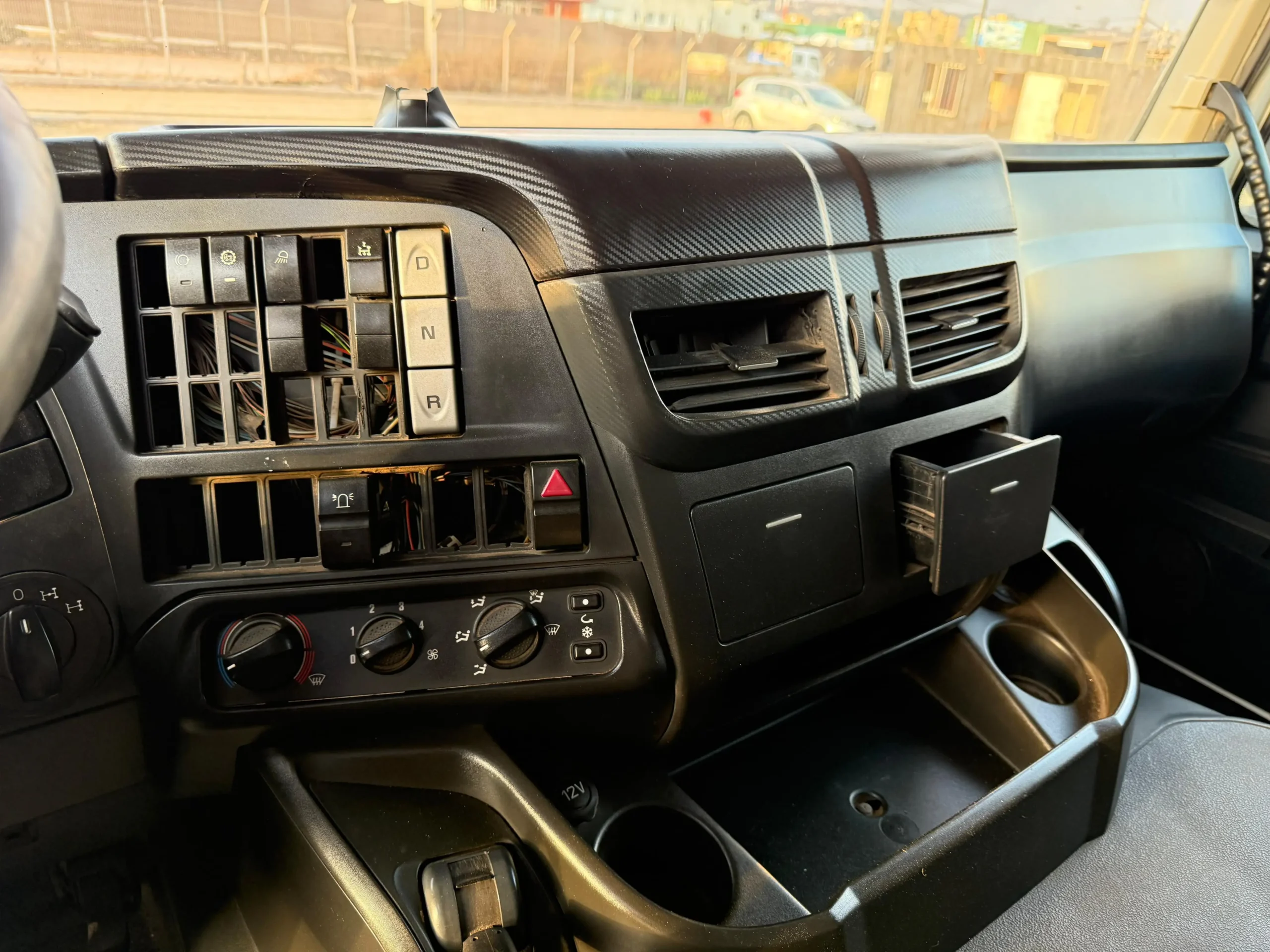 2017 VENTA DE REMATE Camión Iveco Trakker 500 Tolva 20m3 8x4 - Automático - Imagen 9