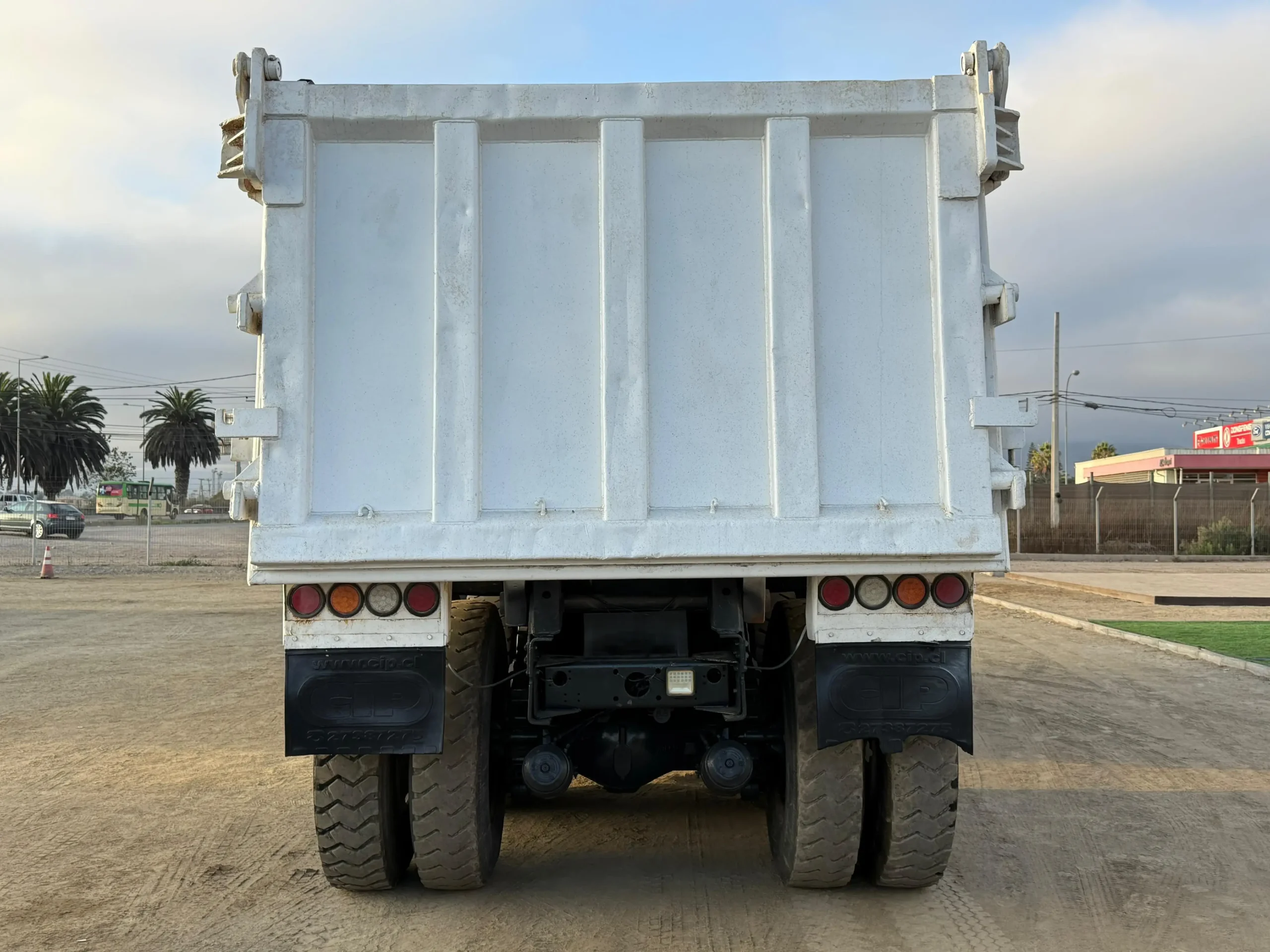 2017 VENTA DE REMATE Camión Iveco Trakker 500 Tolva 20m3 8x4 - Automático - Imagen 10